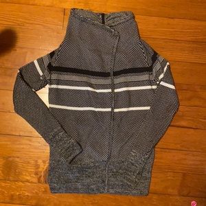 Ivivva sweater